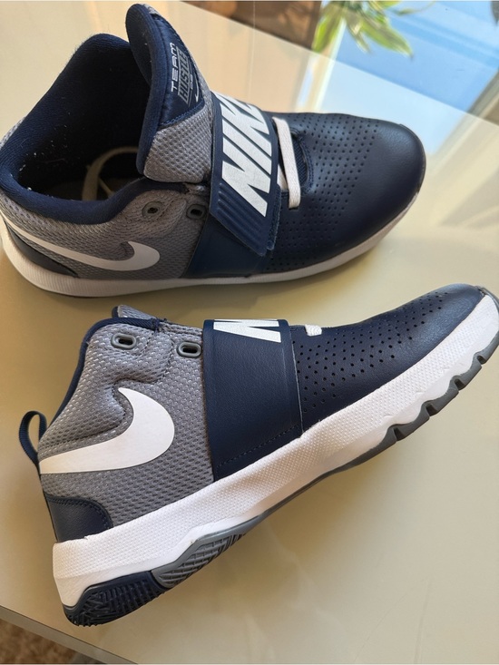 Nike Shoes - Nike Team Hustle D8